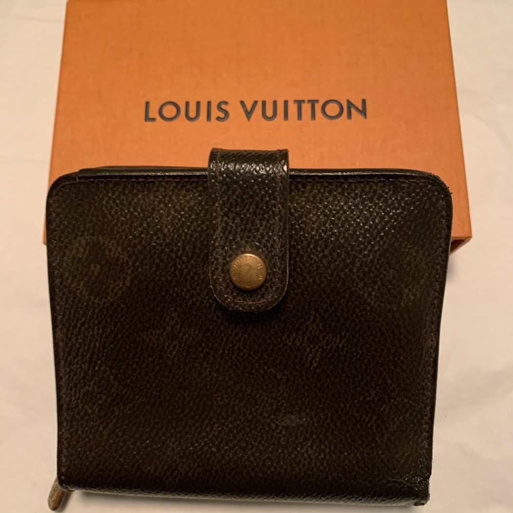 Authentic Louis Vuitton vintage zip wallet